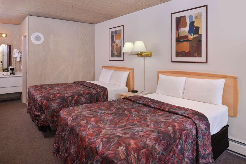 Canadas Best Value Inn And Suites Ферни Номер фото